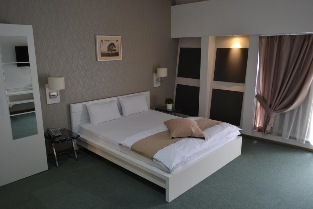 Guesthouse City Central International Скоп'є Екстер'єр фото